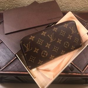 LOUIS VUITTON ZIPPY WALLET MONO